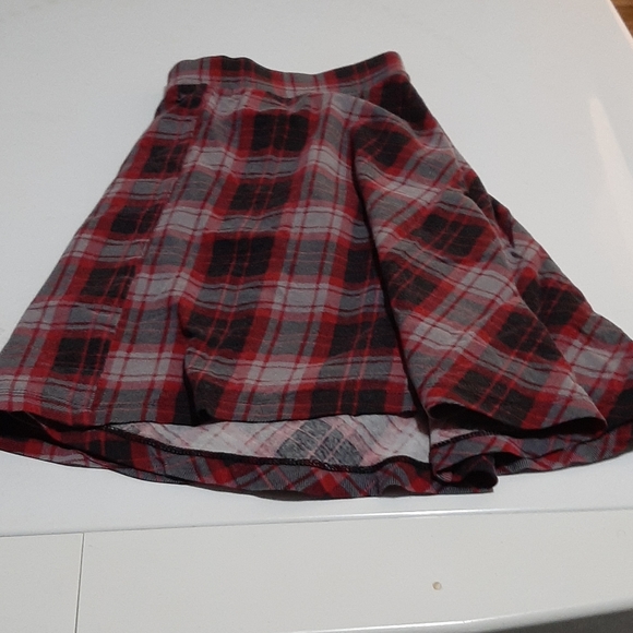 Cute skirt - Picture 2 of 2
